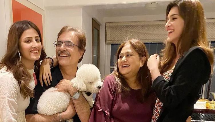 Nupur Sanon Family